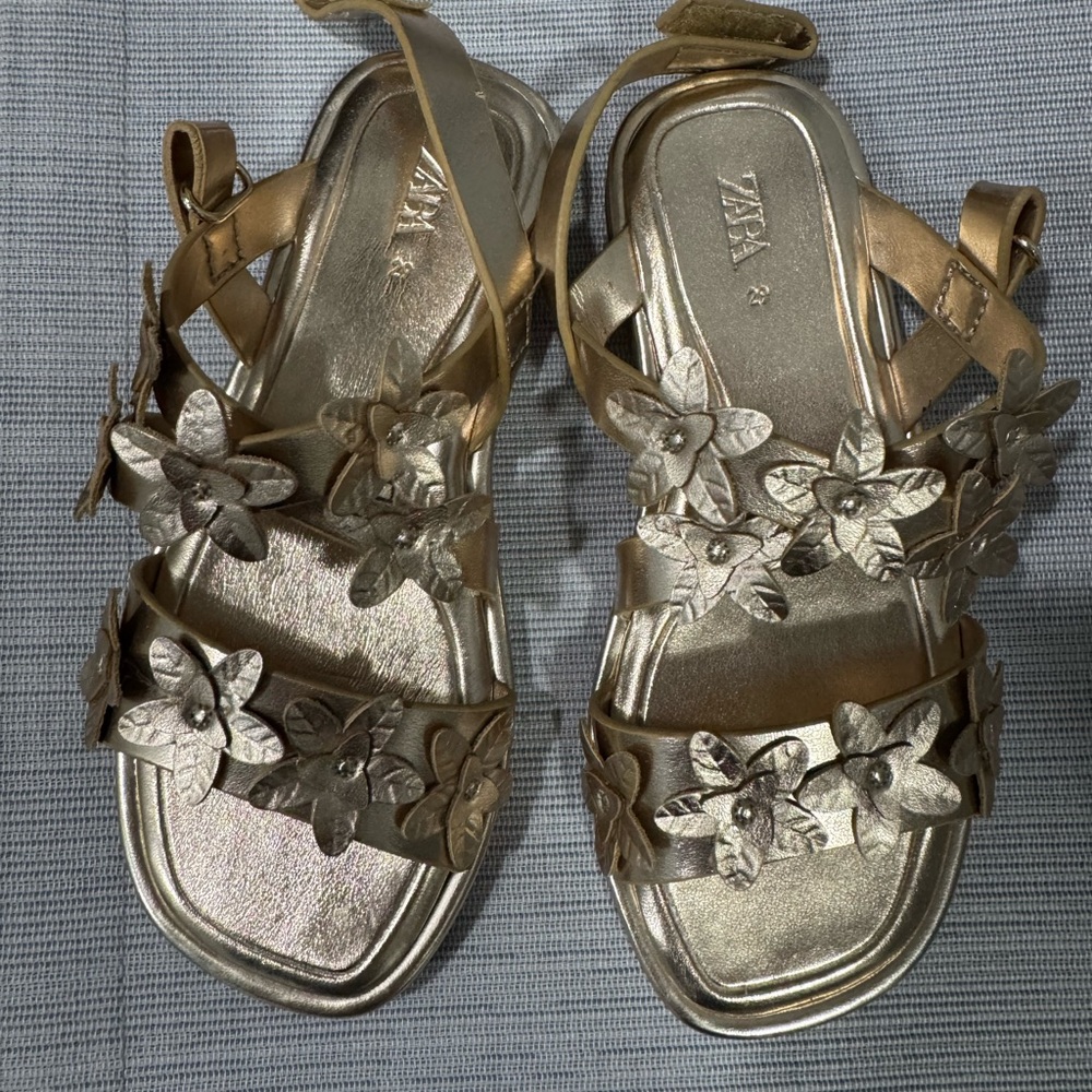 NWOT Zara Gold Floral Girls Sandals 11.5